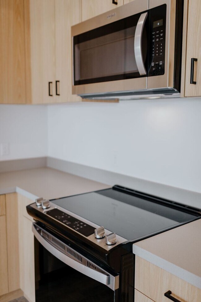 The Cue Apartments in Bakersfield, CA