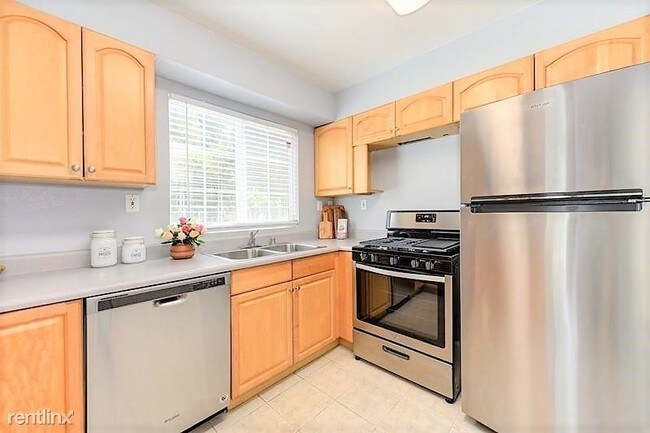 Building Photo - 2 br, 1.5 bath  - 613 19th St Unit B