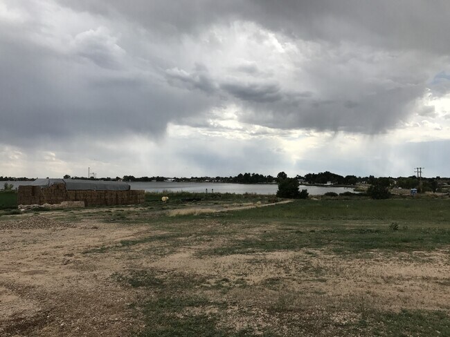 Foto del edificio - One of a kind ranch home with lake mountain views!