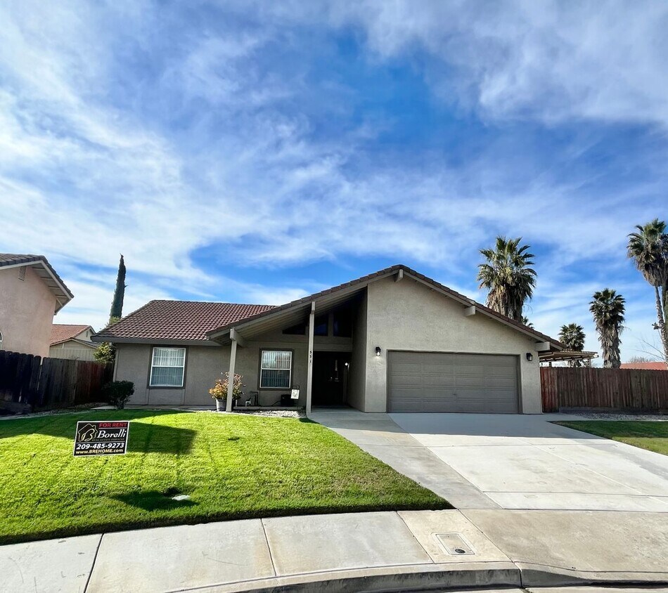 Primary Photo - Beautiful Single Story 3 Bedroom 2 Bath! I...