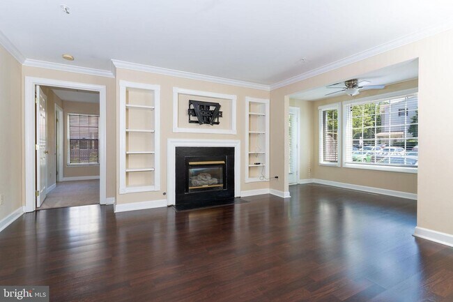 Foto del edificio - 9220 Cardinal Forest Ln