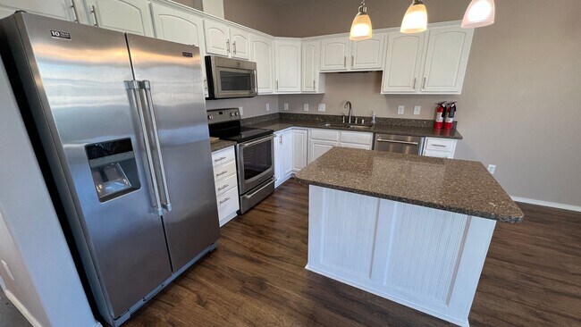 Foto del edificio - An immaculate 3 Bed/2.5 Bath Townhouse nea...