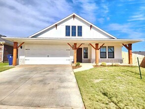 Building Photo - 18600 Luna Dr