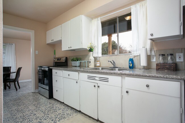 Building Photo - 258 Antrim Dr