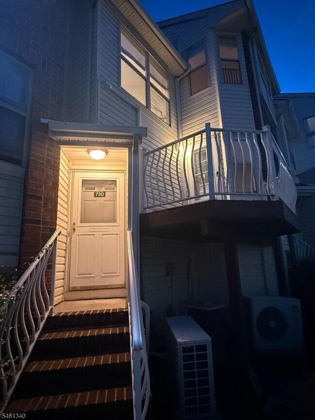 Foto del edificio - 730 Harbortown Blvd