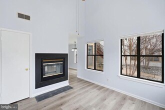 Building Photo - 13405 Shady Knoll Dr