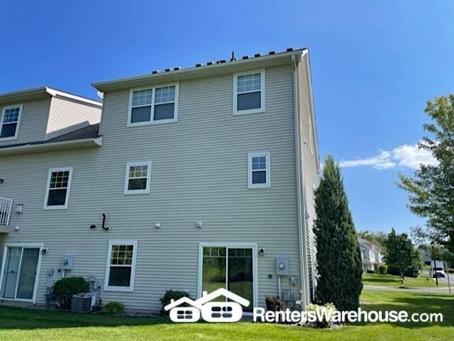 Building Photo - PRIME 3BD/2.5BA TOWNHOUSE IN PLYMOUTH