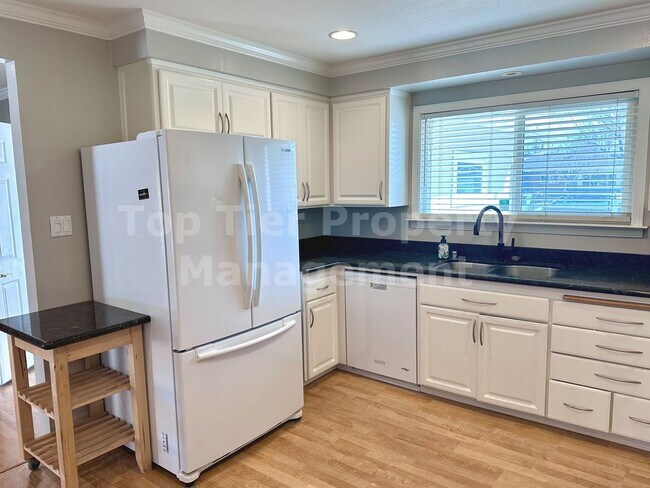 Building Photo - Charming 3 Bed, 2 Bath, 1,266 Sqft Concord House Available NOW For Lease!