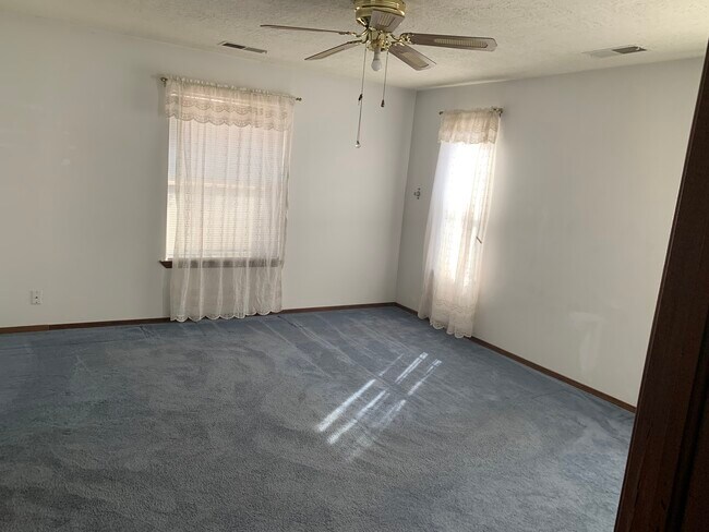 Foto del edificio - 7024 Prairie Rd NE