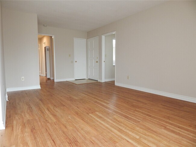 Building Photo - 16972 Hoskins Lane