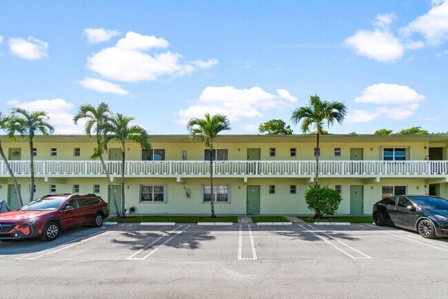 Foto del edificio - 658 NE 6th Ct