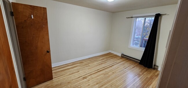 Building Photo - 5125 Rue Perras