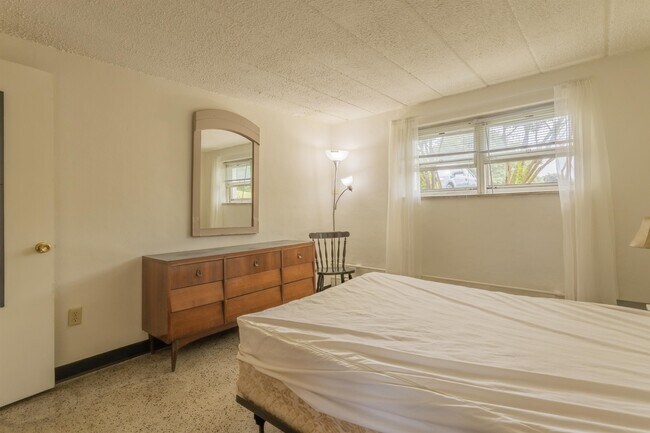 Foto del edificio - 2441 Holmes St