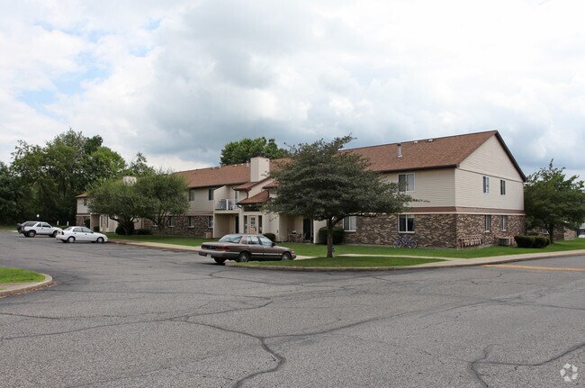 Foto del edificio - Pine Tree Village Apartments