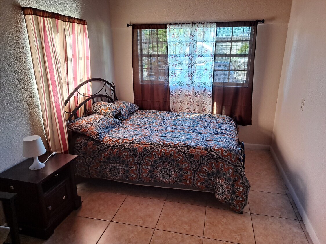 Foto principal - 6600 SW 26th St