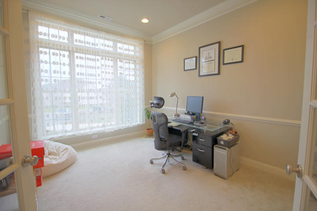 Building Photo - Beautiful 3 Bedroom, 3 Bath Home in The Hi...