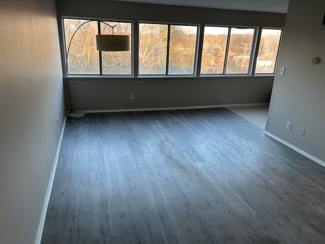 Foto del edificio - 6640 Pearl Rd