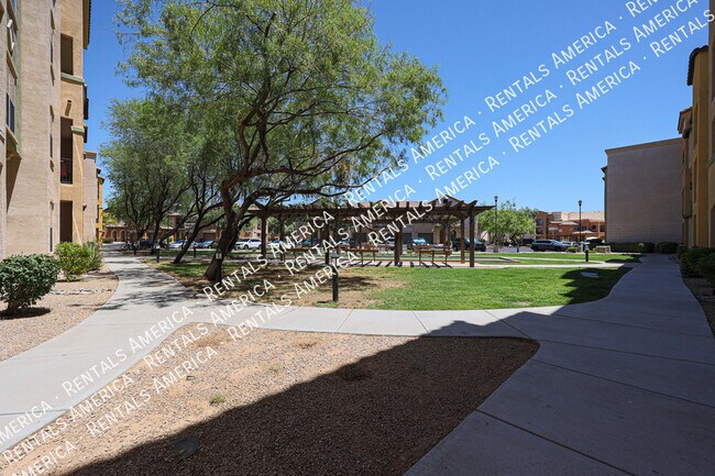 Building Photo - Gorgeous 2-bedroom Condo in Private Gated ...