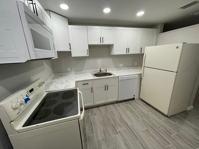 Foto del edificio - 4708 18th St W