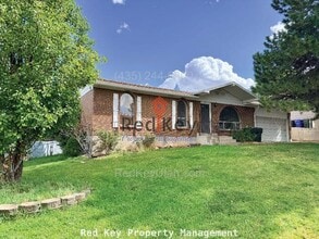 Building Photo - 677 Buzianis Way