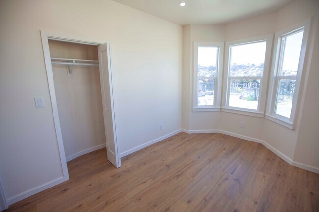 Building Photo - 497