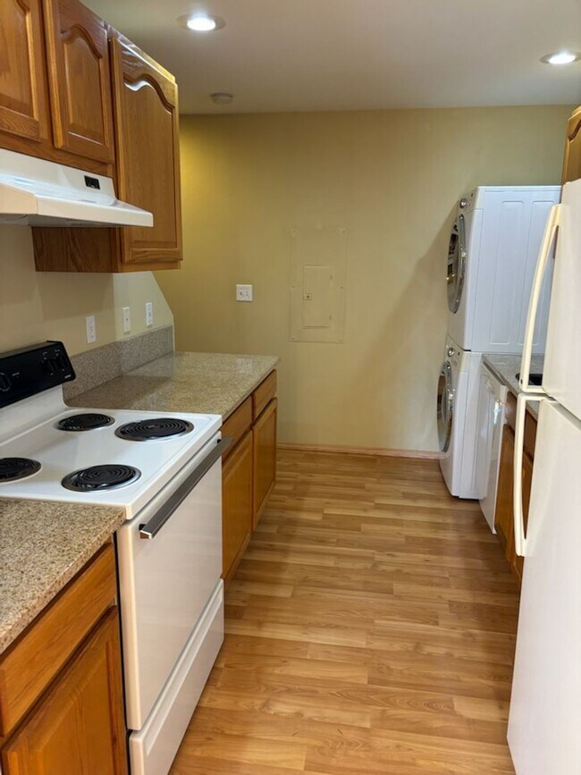 Foto del edificio - Welcome to this charming and inviting 3-bedroom, 1.5-bath home