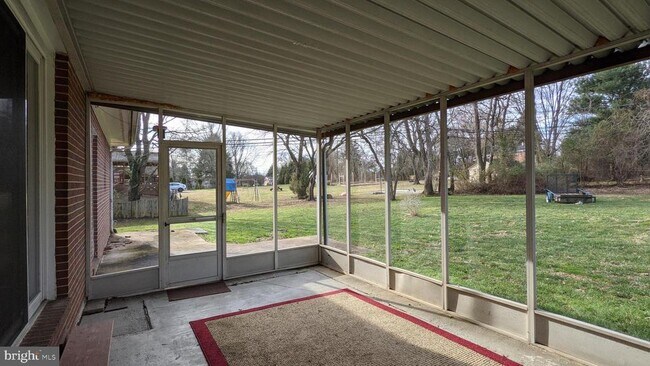 Building Photo - 6606 Belleview Dr