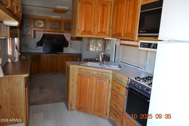 Building Photo - 677 S Warner Dr