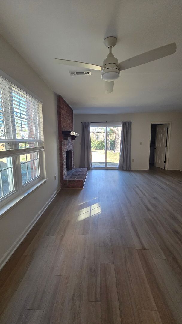 Building Photo - 1688 Pearlott St