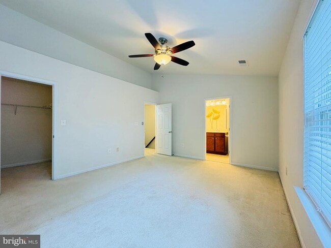 Foto del edificio - 8268 Linblake Ct