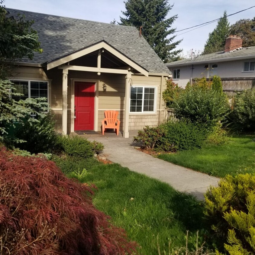 Primary Photo - Gorgeous 5 Bed Rambler in North Gate! Avai...