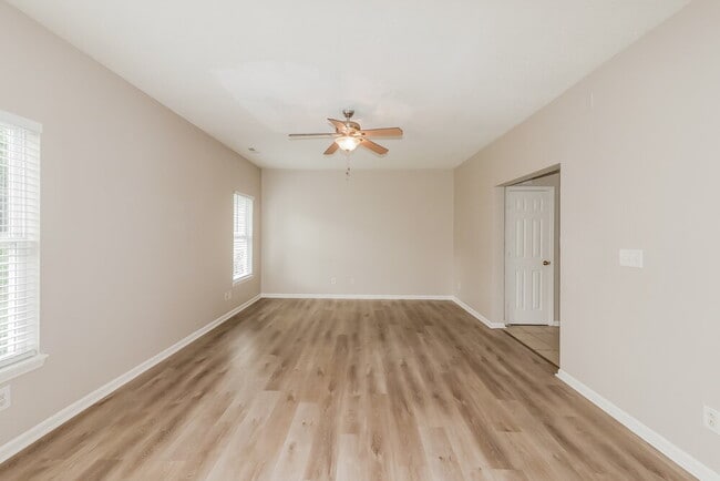 Building Photo - 7204 Parklake Pl