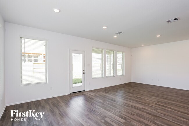 Building Photo - 9011 Willow Rdg Ct