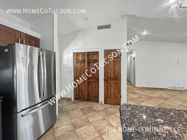 Foto del edificio - 5121 E 6th St