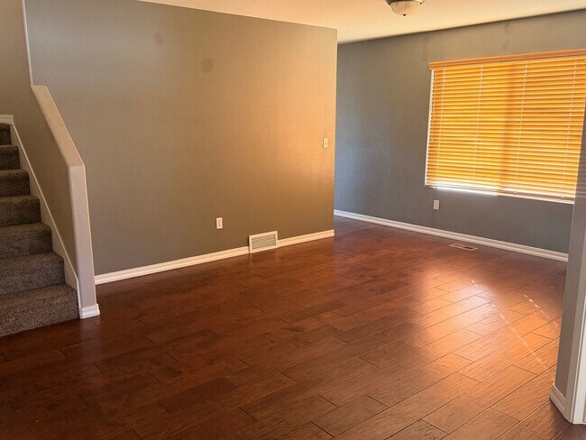 Foto del edificio - Bright & Spacious 5-Bedroom Home with 3-Car Garage – Available Now