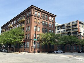 Building Photo - 120 E Cullerton St