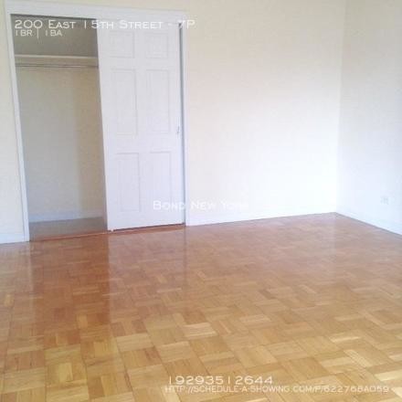 Building Photo - 200 E 15th St