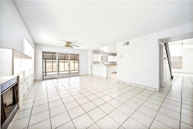 Building Photo - 771 W Ave E