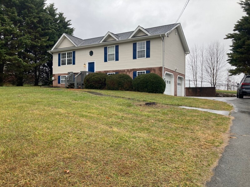 Primary Photo - 23 Maple Ridge Ct