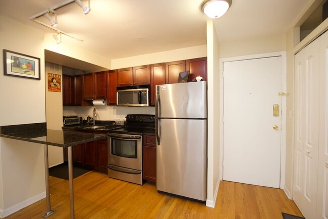 Foto del edificio - 4180 N Marine Dr