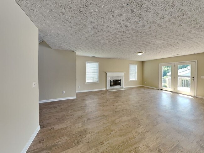 Building Photo - 1055 Omaha Dr