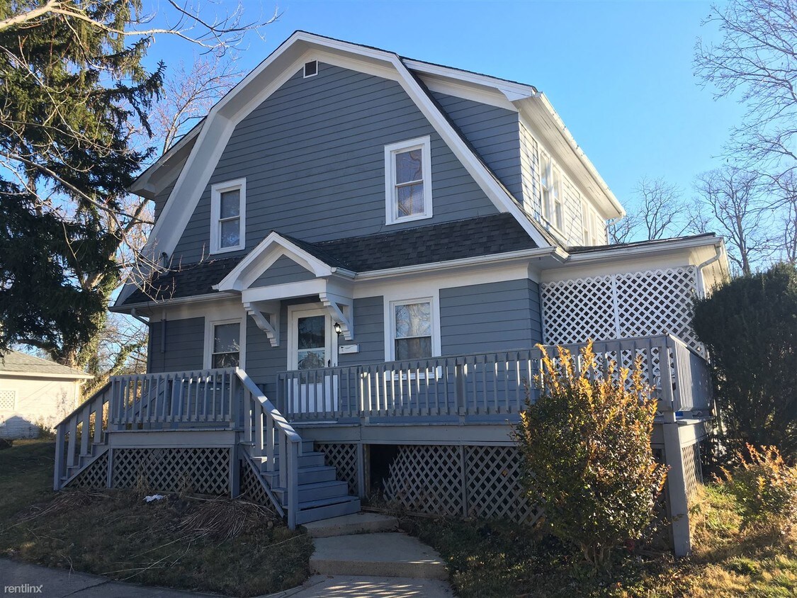 Primary Photo - 923 W Hillcrest Ave