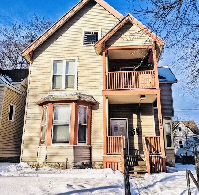Building Photo - 3104 Clinton Ave