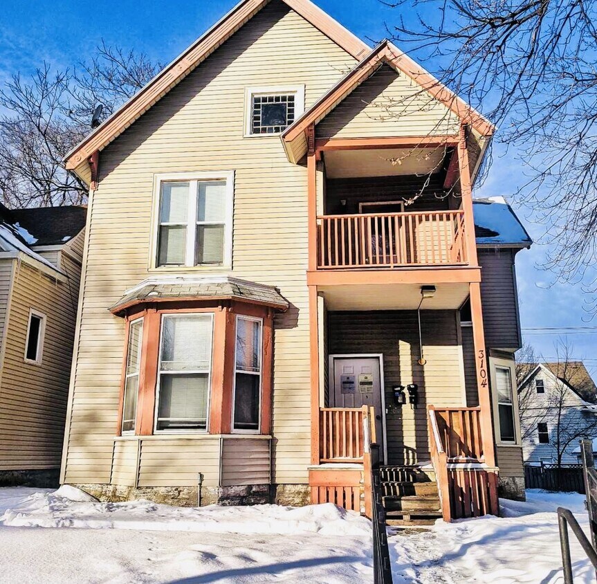 Foto principal - 3104 Clinton Ave