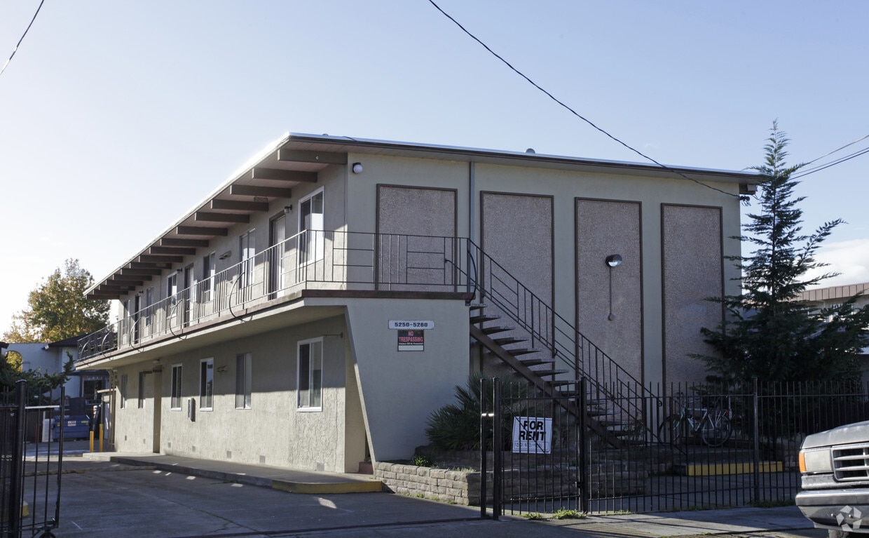 Primary Photo - 5250-5260 Riverside Ave