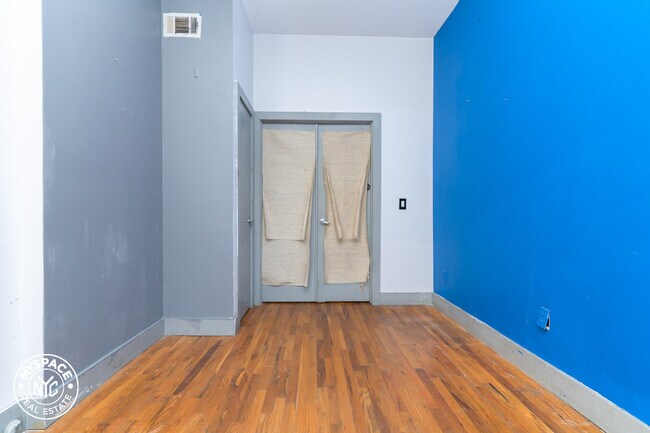Building Photo - 150 Grove St
