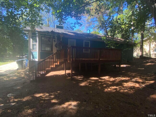 Building Photo - 3808 Saratoga Dr
