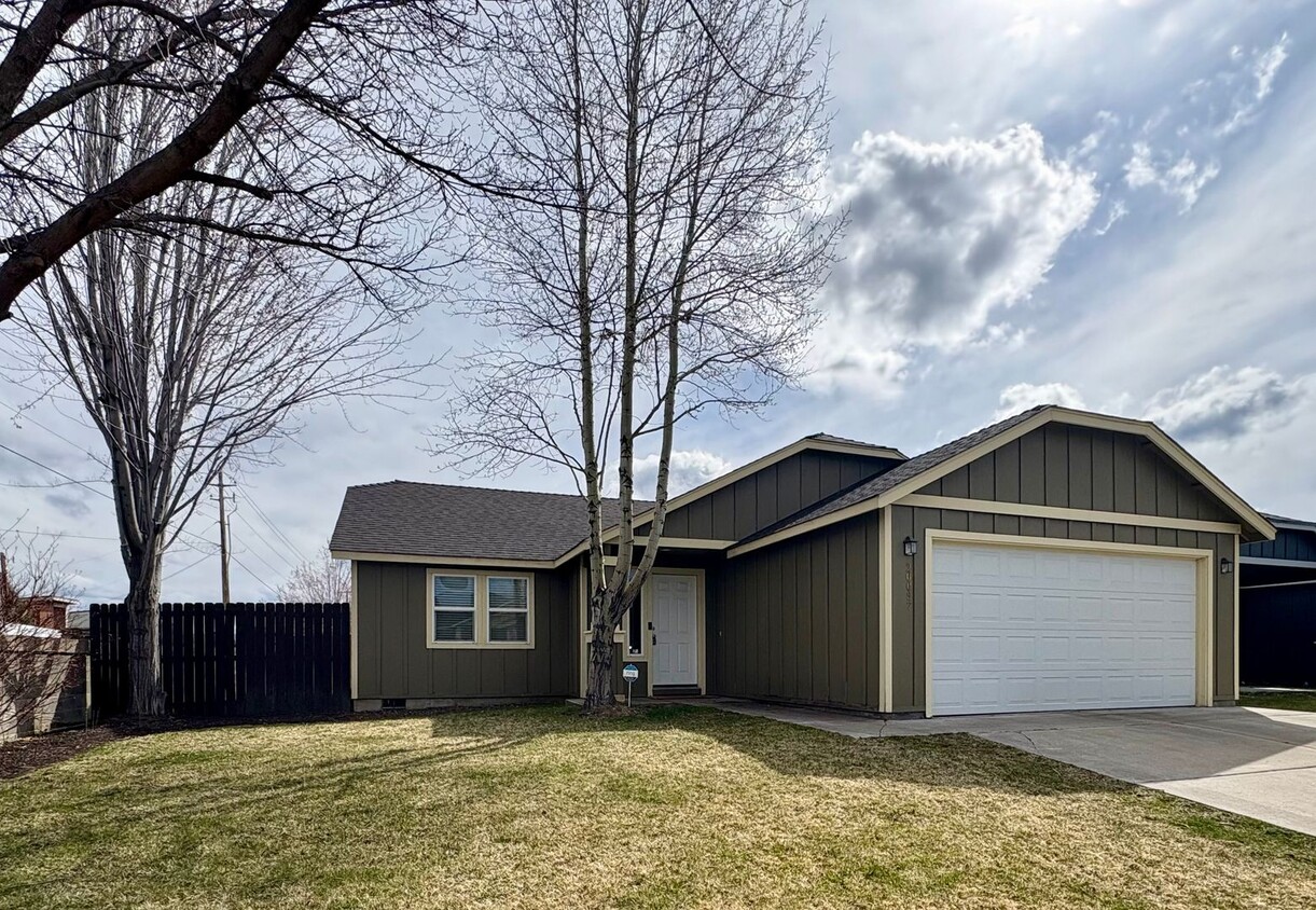 Foto principal - $1000 OFF 1st Month!! Great Location! 3 Be...