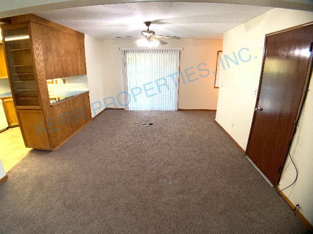 Building Photo - 3 Bd / 2 Bth - Fireplace - Storage - Wet B...
