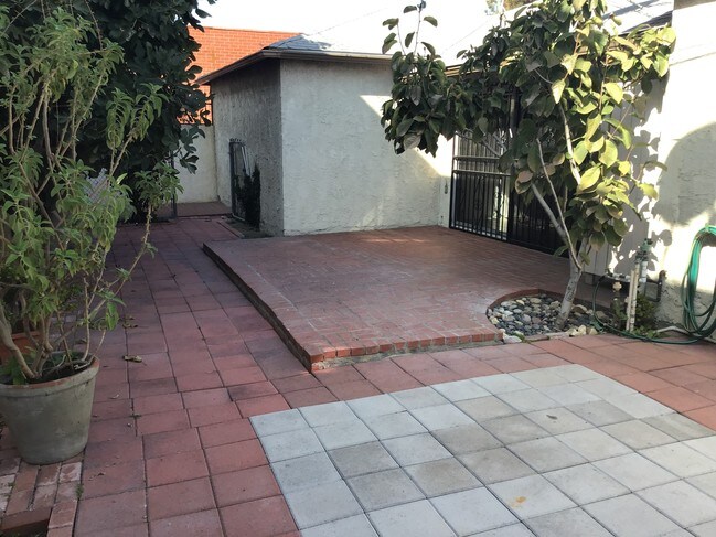 Private backyard - 1021 E Spazier Ave